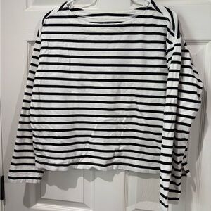 Old Navy T Shirt Women's Size Medium Black Striped Long Sleeve EUC cropped